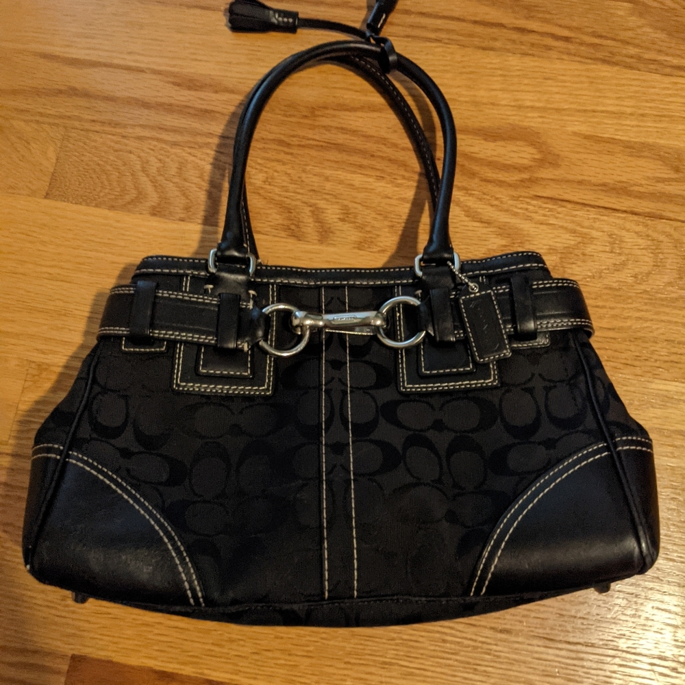 Black Coach Hampton handbag